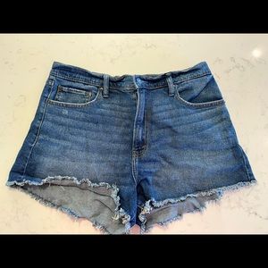 Abercrombie & Fitch High Rise Mom Short. Size 31.